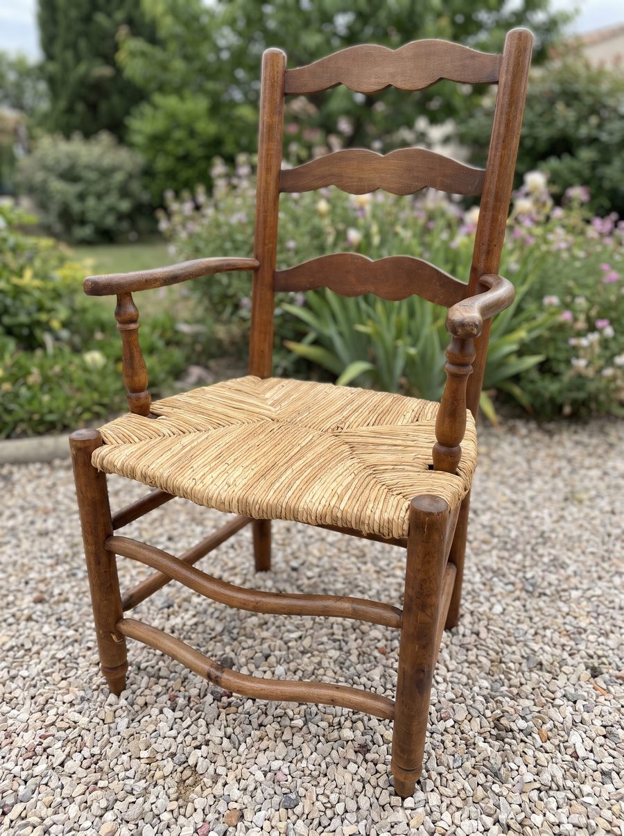 Rempaillage d'une chaise ancienne – après